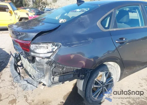 2022 Kia Forte Lxs z USA, uszkodzony, nr VIN 3KPF24AD8NE465251